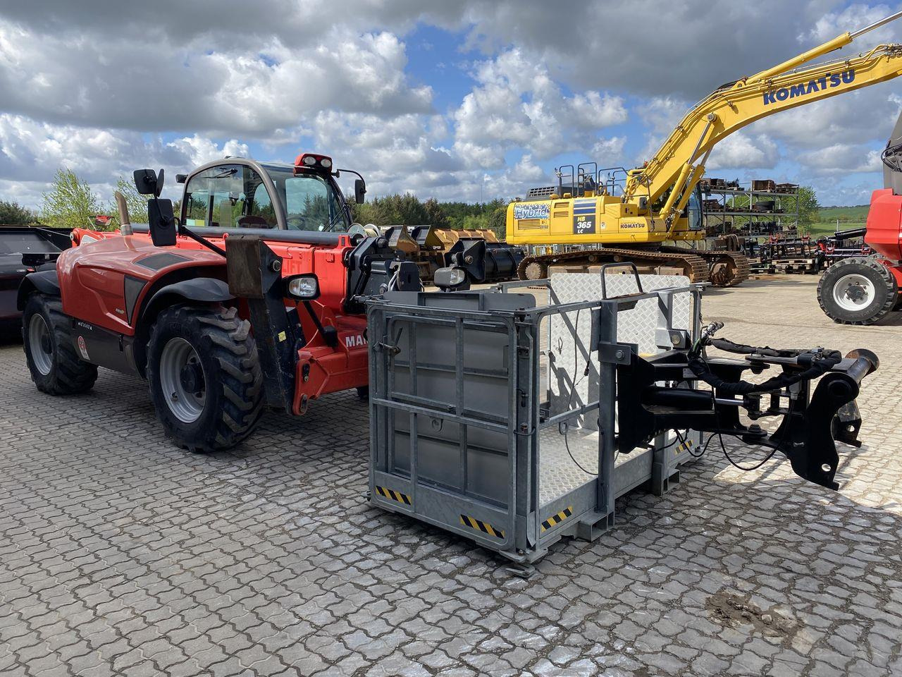 Manitou MT1440A ST3B - Teleszkópos rakodó: 5 kép. Manitou MT1440A ST3B - Teleszkópos rakodó: 5 kép.