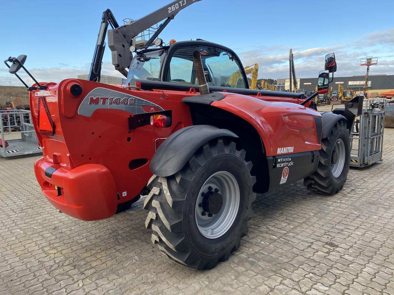 Manitou MT1440A ST3B - Teleszkópos rakodó: 4 kép. Manitou MT1440A ST3B - Teleszkópos rakodó: 4 kép.