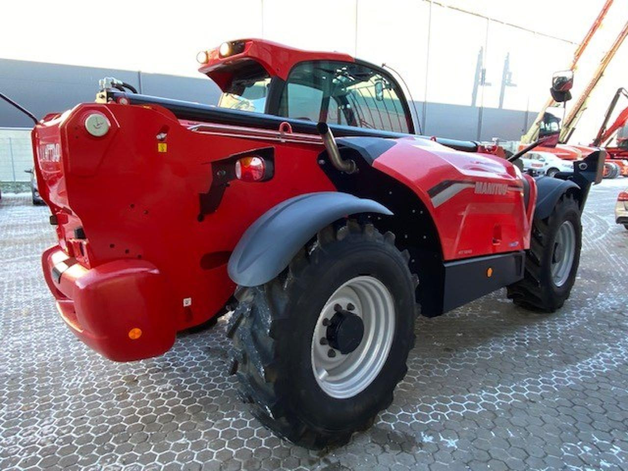 Manitou MT1840 EASY 75D ST5 - Teleszkópos rakodó: 3 kép. Manitou MT1840 EASY 75D ST5 - Teleszkópos rakodó: 3 kép.