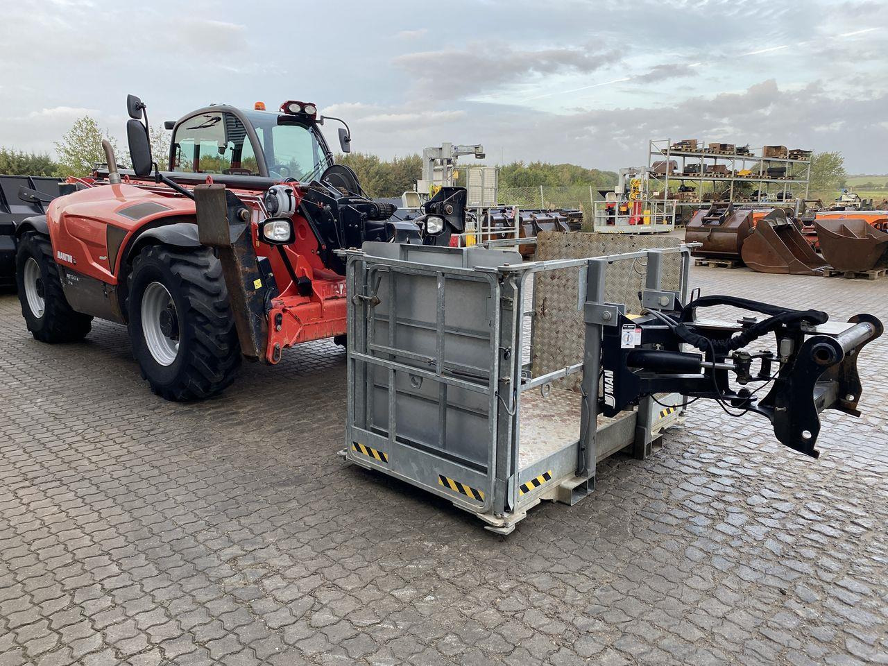 Manitou MT1840A ST3B - Teleszkópos rakodó: 5 kép. Manitou MT1840A ST3B - Teleszkópos rakodó: 5 kép.