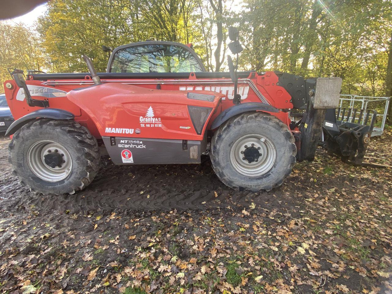 Manitou MT1840A ST3B - Teleszkópos rakodó: 2 kép. Manitou MT1840A ST3B - Teleszkópos rakodó: 2 kép.