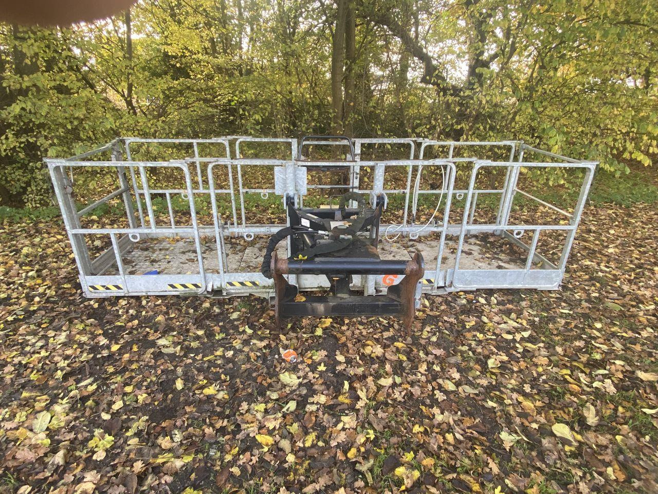 Manitou MT1840A ST3B - Teleszkópos rakodó: 4 kép. Manitou MT1840A ST3B - Teleszkópos rakodó: 4 kép.