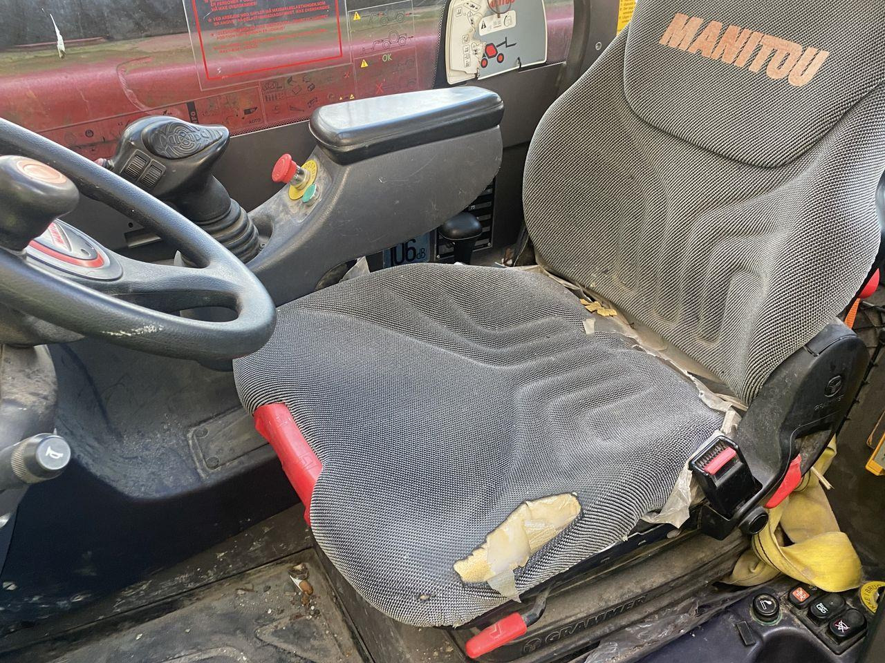 Manitou MT1840A ST3B - Teleszkópos rakodó: 3 kép. Manitou MT1840A ST3B - Teleszkópos rakodó: 3 kép.