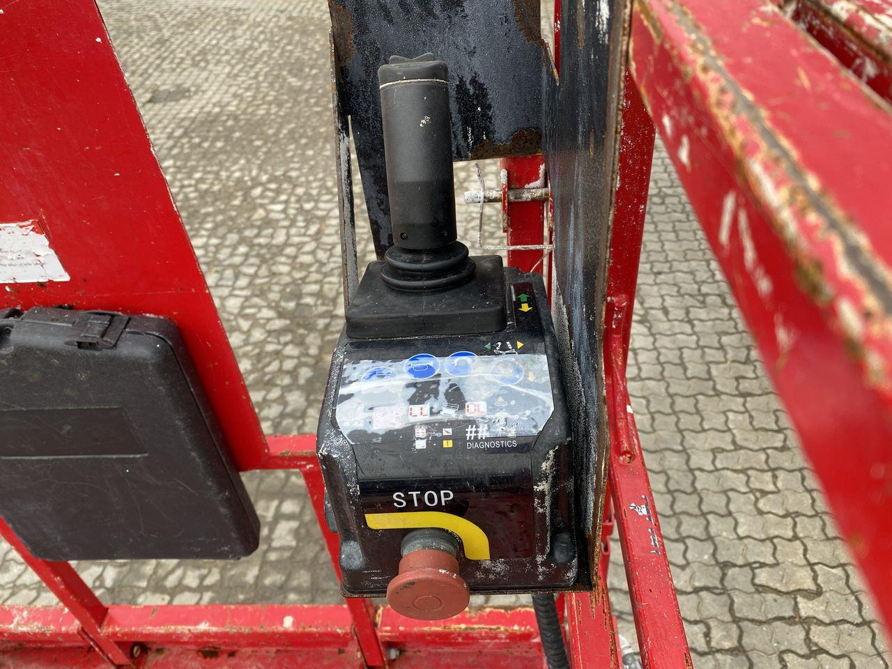 Mantall XE120W - Ollós emelő: 3 kép. Mantall XE120W - Ollós emelő: 3 kép.