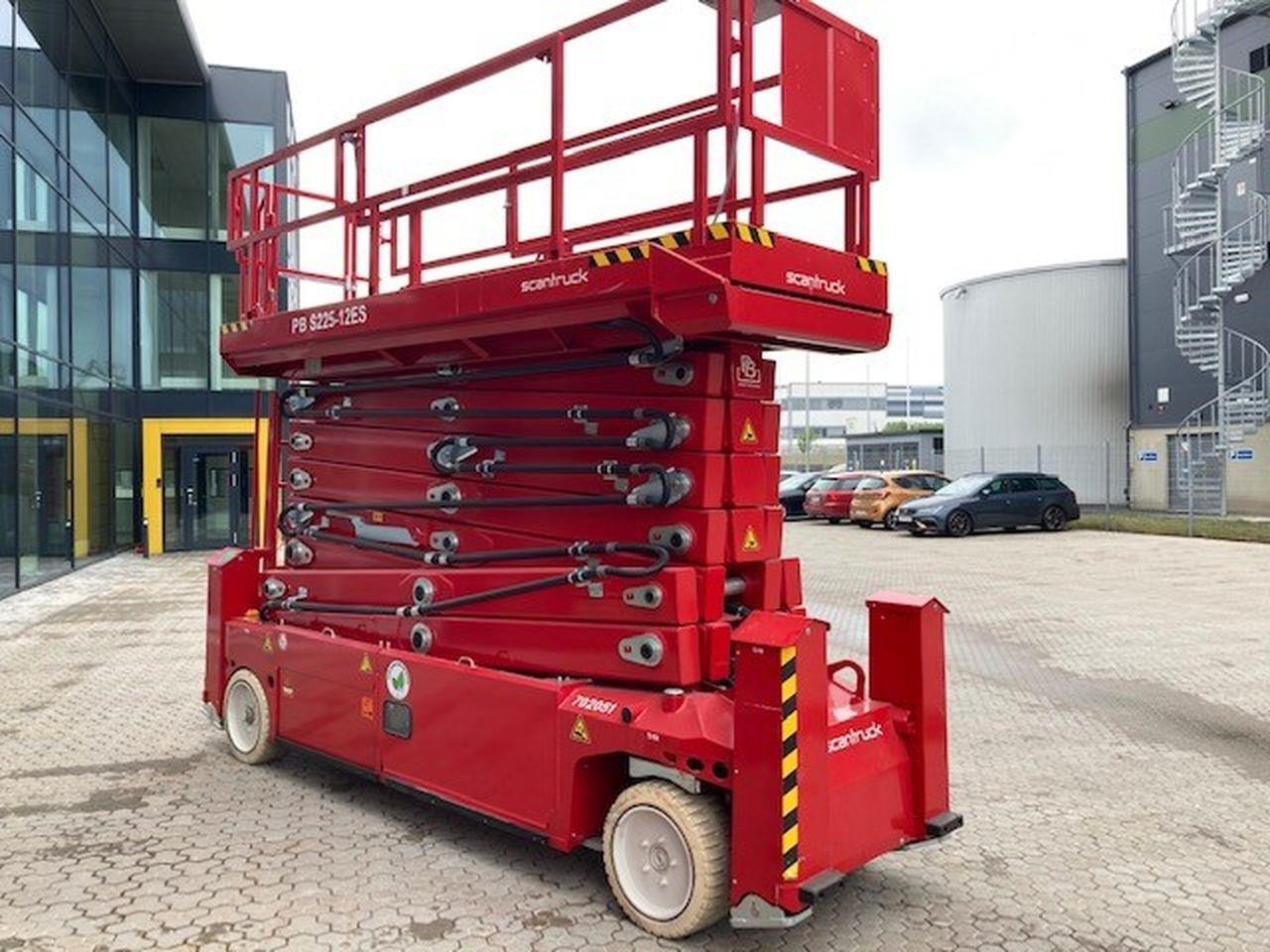 PB S225-12ES - Ollós emelő: 3 kép. PB S225-12ES - Ollós emelő: 3 kép.