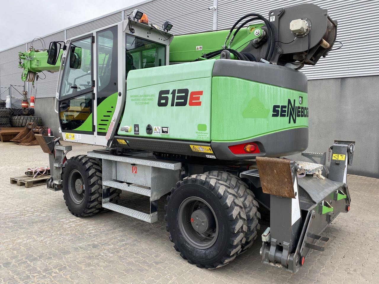 Sennebogen 613E - Hulladék kotró: 2 kép. Sennebogen 613E - Hulladék kotró: 2 kép.