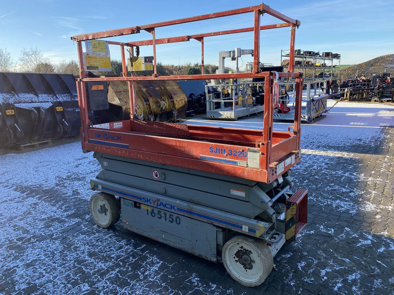 Skyjack SJ3220 - Ollós emelő: 5 kép. Skyjack SJ3220 - Ollós emelő: 5 kép.