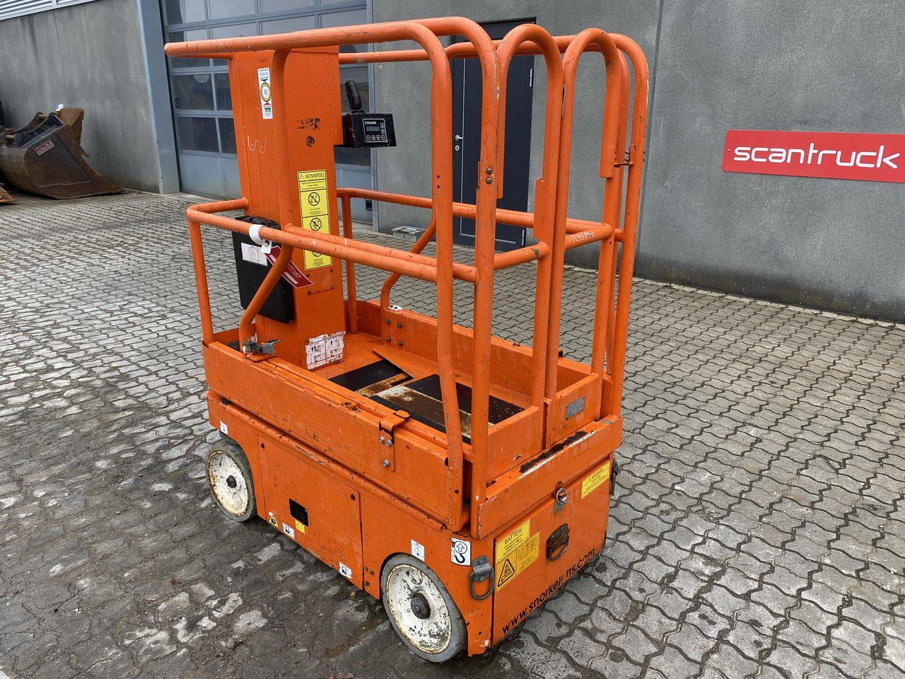 Snorkel TM12 - Oszlopos személyemelő: 2 kép. Snorkel TM12 - Oszlopos személyemelő: 2 kép.