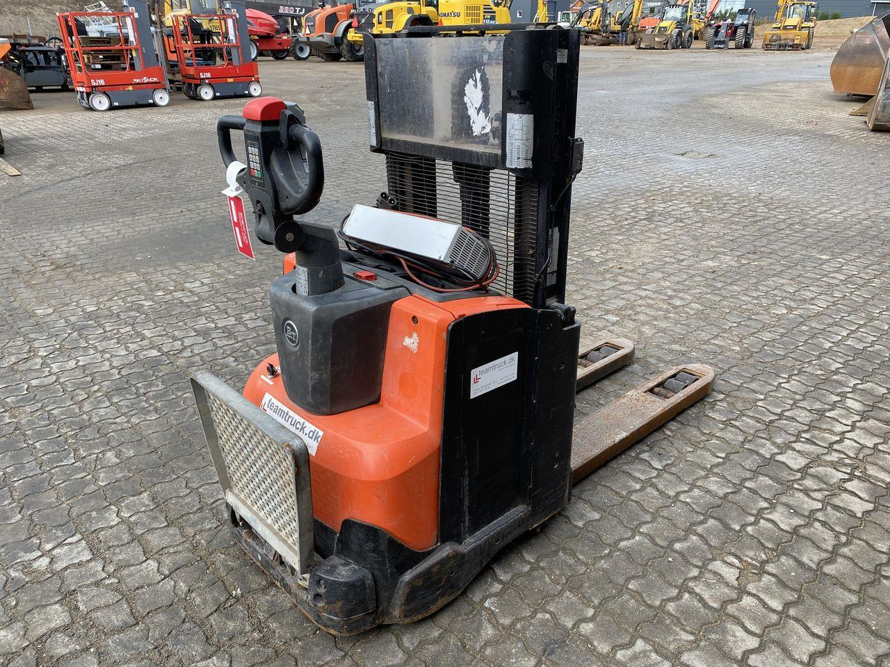 Toyota BT Staxio - Raktári berendezés: 5 kép. Toyota BT Staxio - Raktári berendezés: 5 kép.