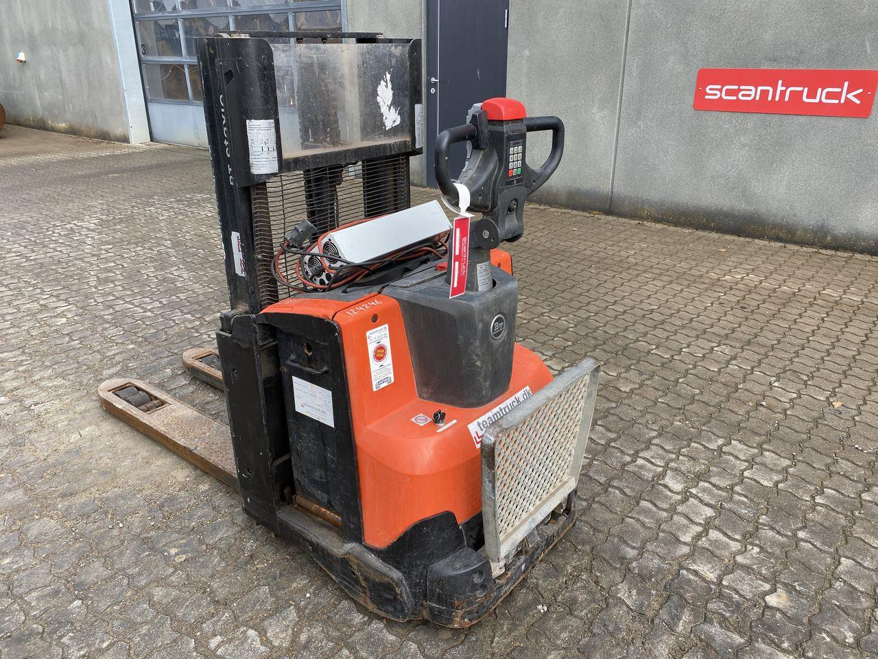 Toyota BT Staxio - Raktári berendezés: 2 kép. Toyota BT Staxio - Raktári berendezés: 2 kép.