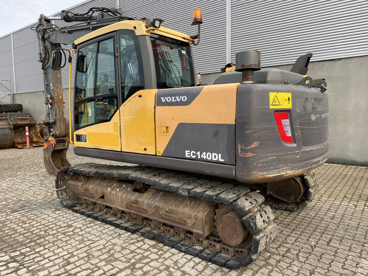 Volvo EC140 - Lánctalpas kotró: 2 kép. Volvo EC140 - Lánctalpas kotró: 2 kép.