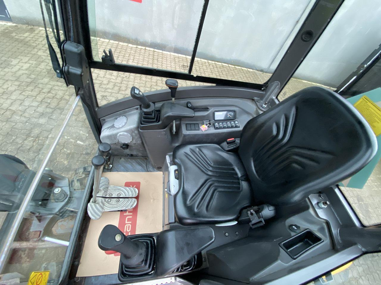 Volvo EC20D - Minikotró: 3 kép. Volvo EC20D - Minikotró: 3 kép.
