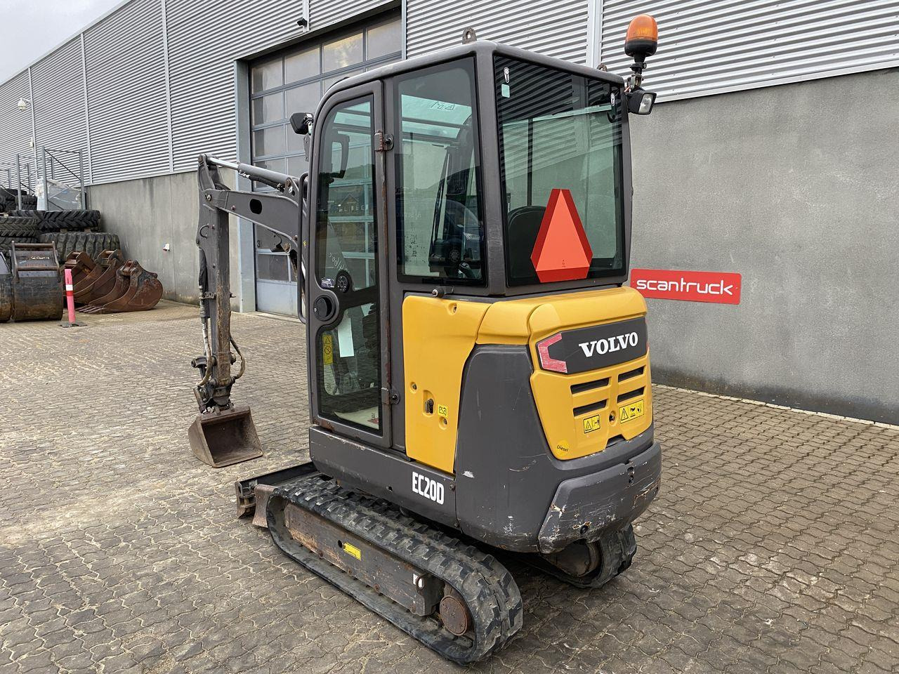 Volvo EC20D - Minikotró: 2 kép. Volvo EC20D - Minikotró: 2 kép.