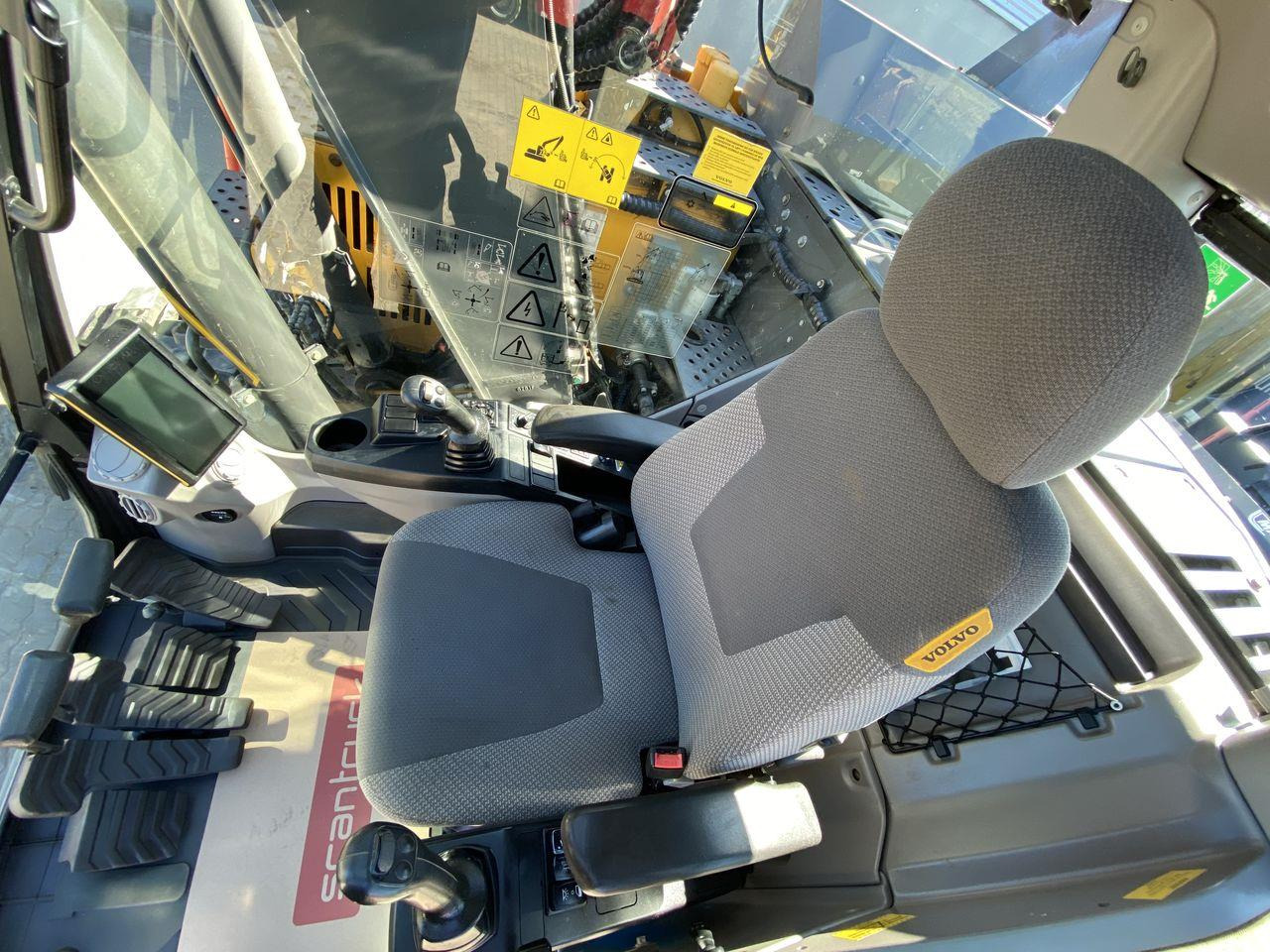 Volvo ECR145 - Lánctalpas kotró: 3 kép. Volvo ECR145 - Lánctalpas kotró: 3 kép.