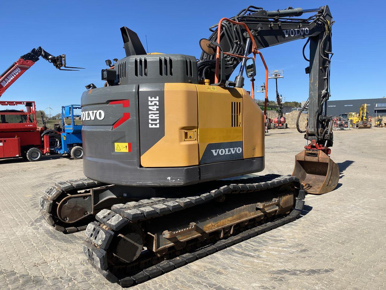 Volvo ECR145 - Lánctalpas kotró: 4 kép. Volvo ECR145 - Lánctalpas kotró: 4 kép.