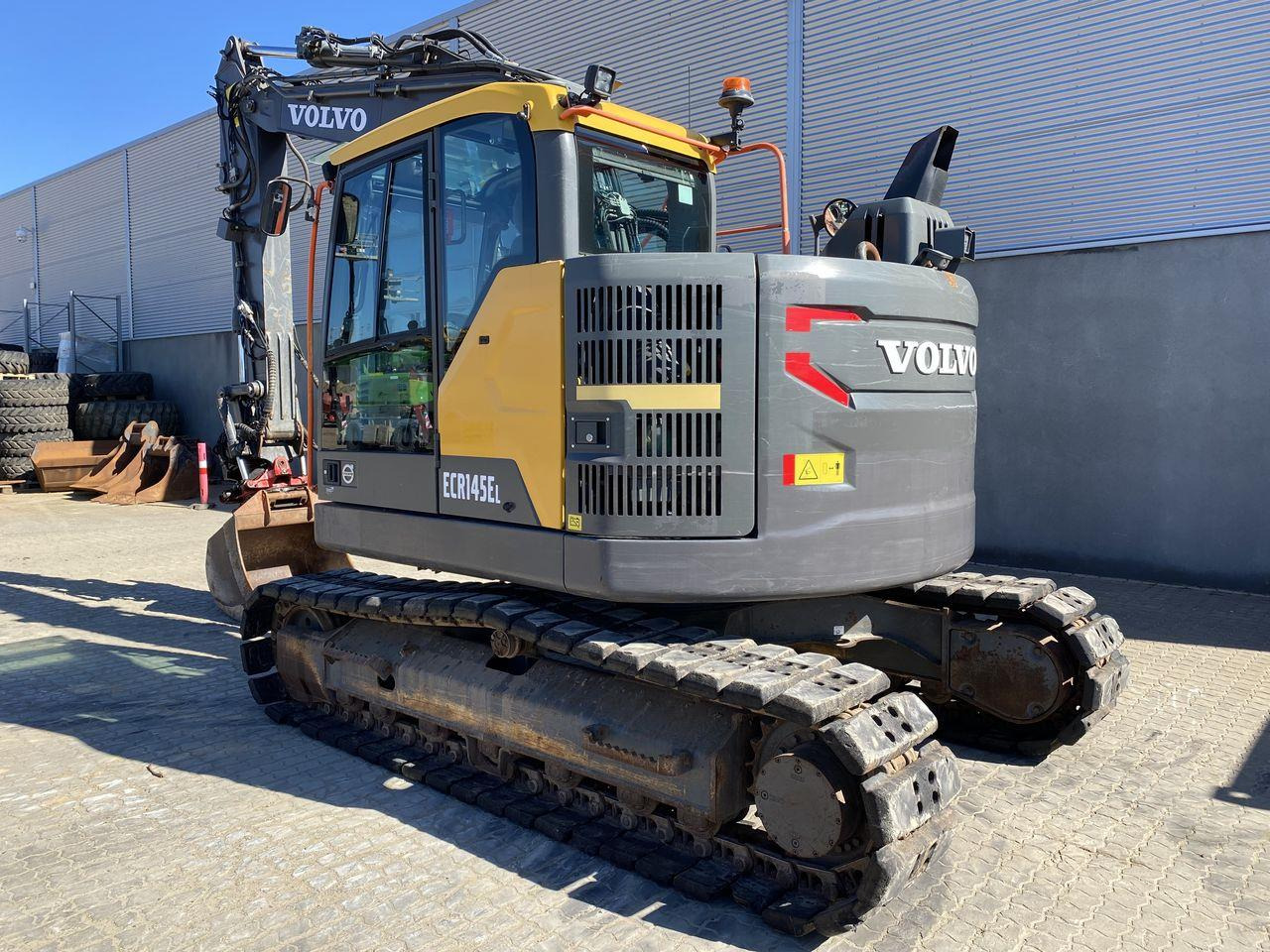 Volvo ECR145 - Lánctalpas kotró: 2 kép. Volvo ECR145 - Lánctalpas kotró: 2 kép.