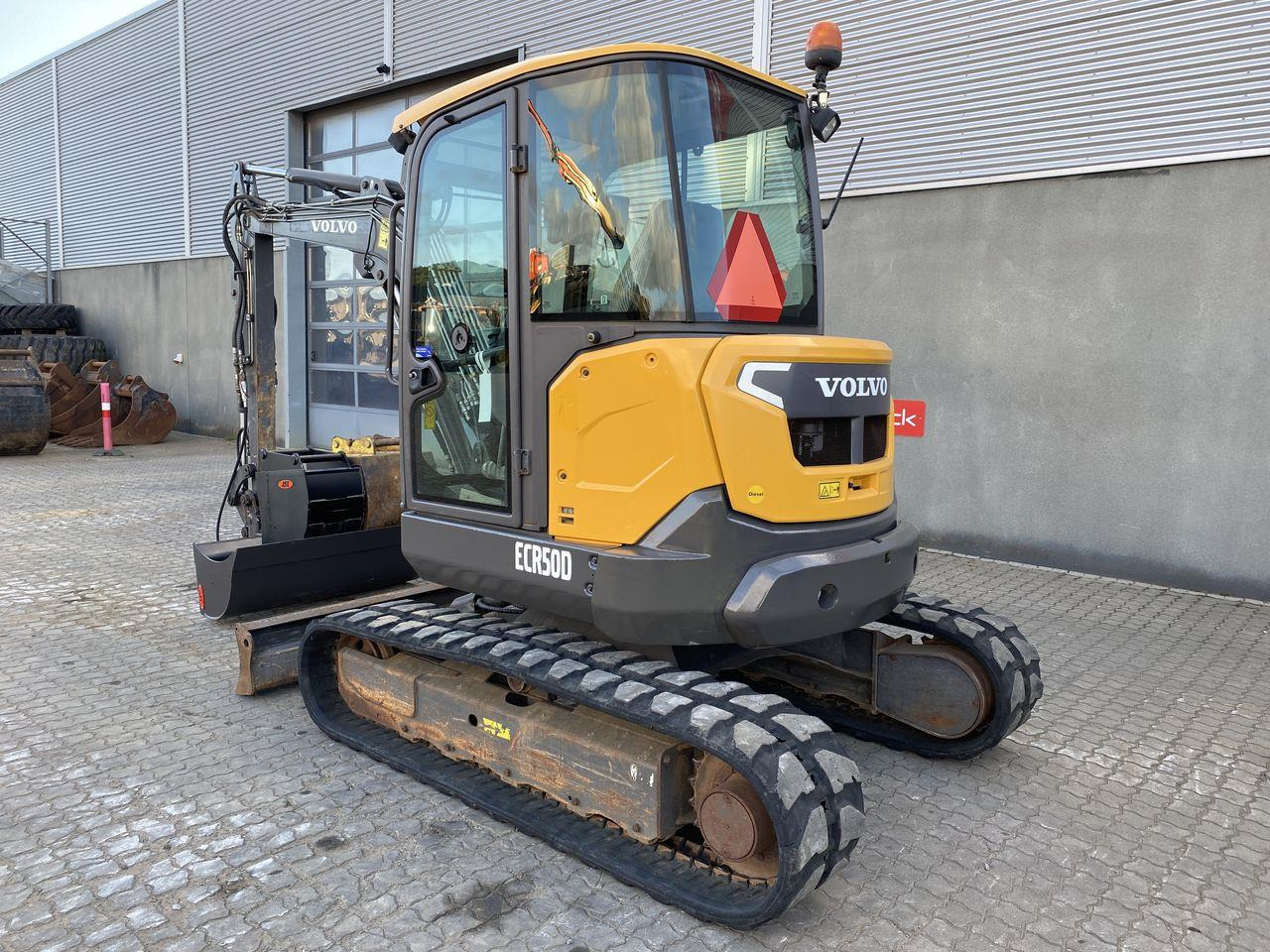 Volvo ECR50 - Minikotró: 2 kép. Volvo ECR50 - Minikotró: 2 kép.