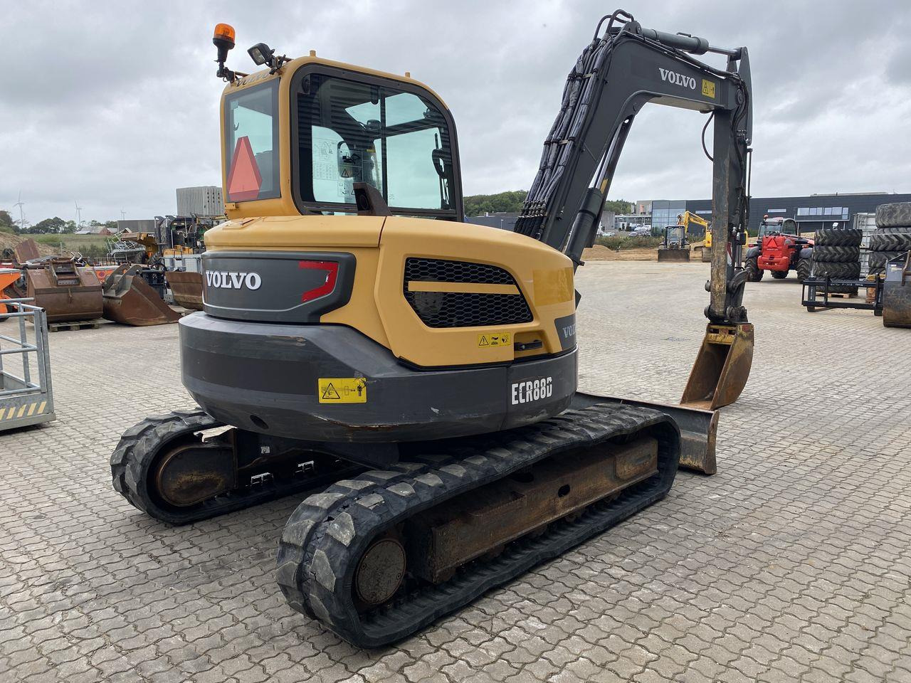 Volvo ECR88 - Minikotró: 4 kép. Volvo ECR88 - Minikotró: 4 kép.