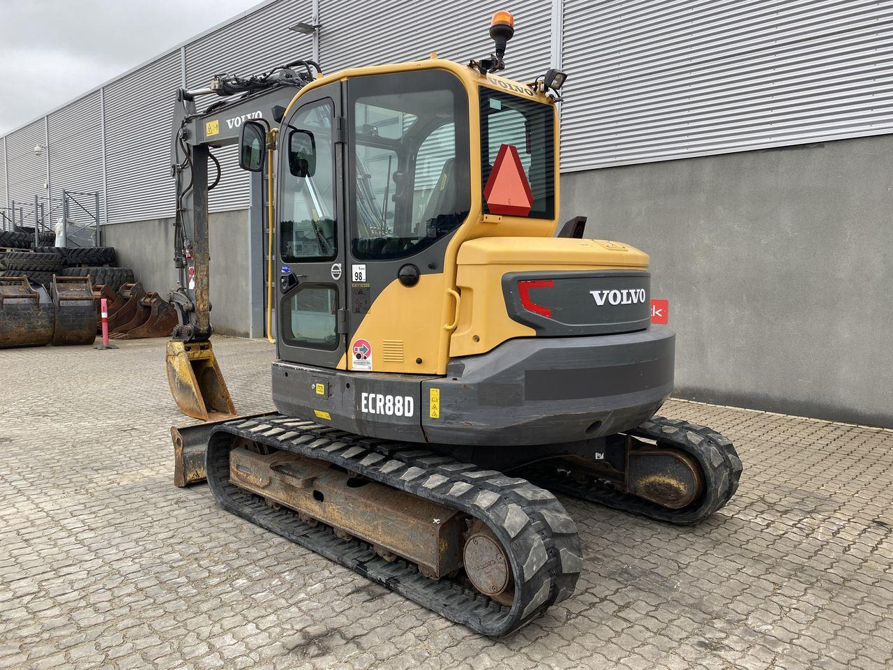 Volvo ECR88 - Minikotró: 2 kép. Volvo ECR88 - Minikotró: 2 kép.