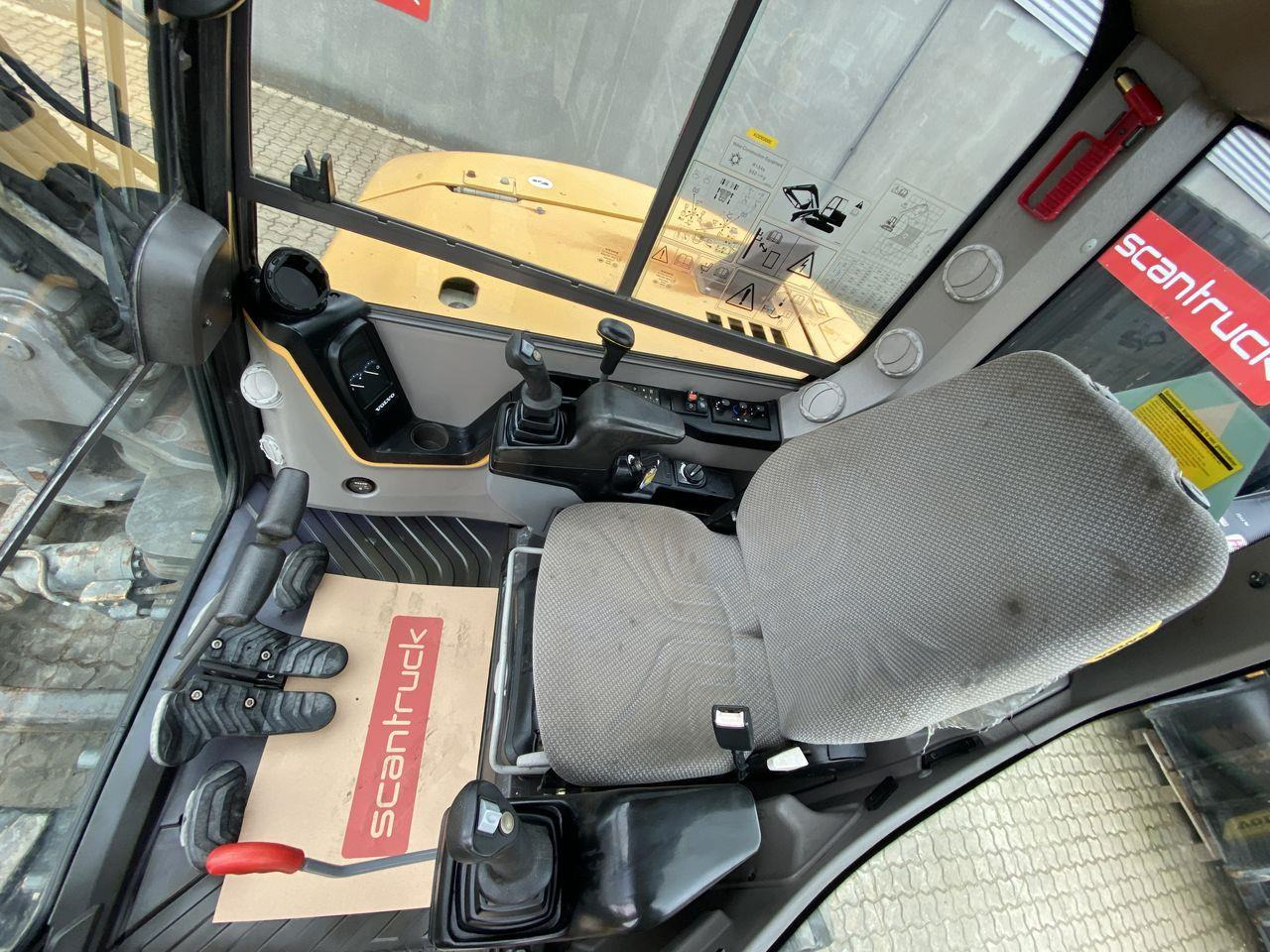 Volvo ECR88 - Minikotró: 3 kép. Volvo ECR88 - Minikotró: 3 kép.