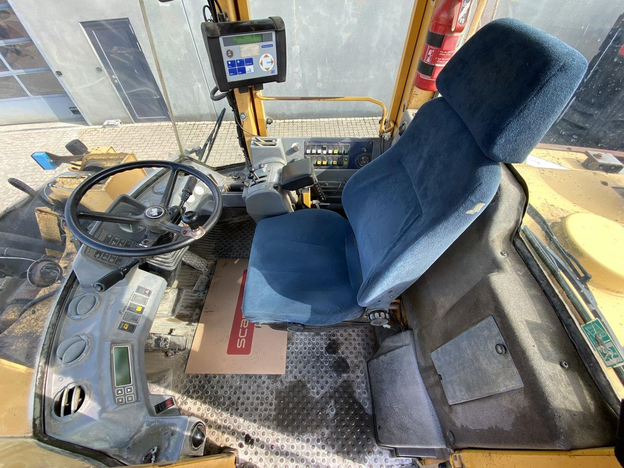 Volvo L150 - Gumikerekes homlokrakodó: 3 kép. Volvo L150 - Gumikerekes homlokrakodó: 3 kép.