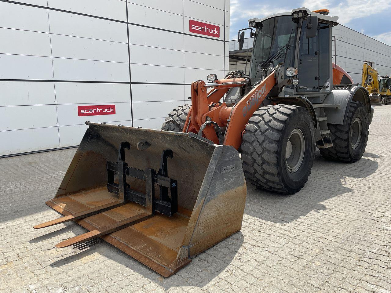 Weycor AR250E - Gumikerekes homlokrakodó: 1 kép. Weycor AR250E - Gumikerekes homlokrakodó: 1 kép.