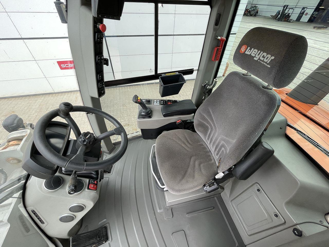Weycor AR250E - Gumikerekes homlokrakodó: 3 kép. Weycor AR250E - Gumikerekes homlokrakodó: 3 kép.