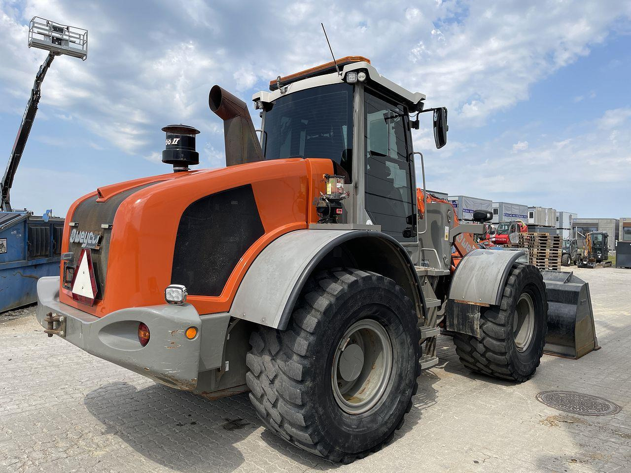Weycor AR250E - Gumikerekes homlokrakodó: 4 kép. Weycor AR250E - Gumikerekes homlokrakodó: 4 kép.