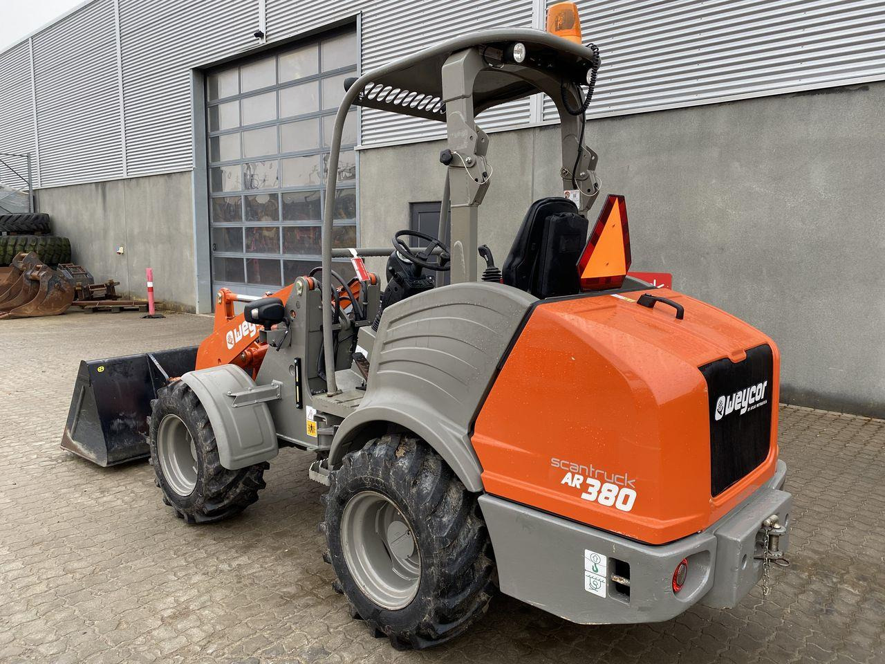 Weycor AR380 Agrar - Derékcsuklós rakodó: 2 kép. Weycor AR380 Agrar - Derékcsuklós rakodó: 2 kép.