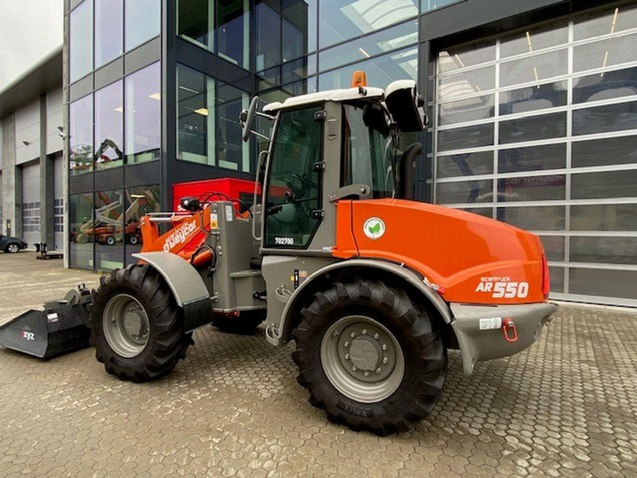 Weycor AR550 HS - Gumikerekes homlokrakodó: 2 kép. Weycor AR550 HS - Gumikerekes homlokrakodó: 2 kép.