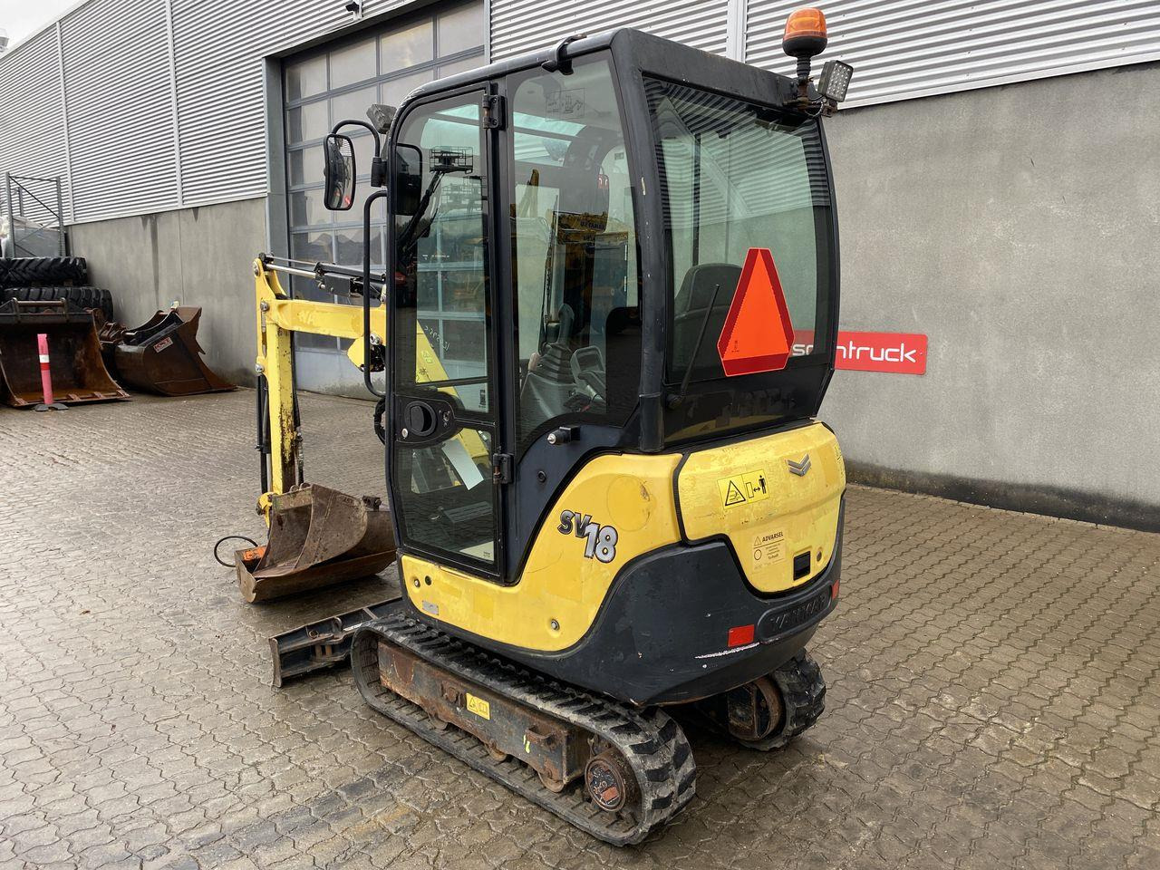 Yanmar SV18 - Minikotró: 2 kép. Yanmar SV18 - Minikotró: 2 kép.
