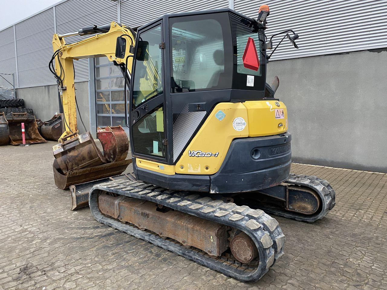 Yanmar VIO80-1A - Minikotró: 2 kép. Yanmar VIO80-1A - Minikotró: 2 kép.