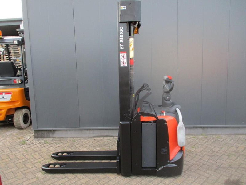 BT SPE 140L - Emelőtargoncá: 1 kép. BT SPE 140L - Emelőtargoncá: 1 kép.