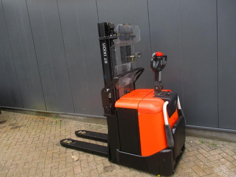 BT SPE125 - Kézi raklapemelő: 3 kép. BT SPE125 - Kézi raklapemelő: 3 kép.