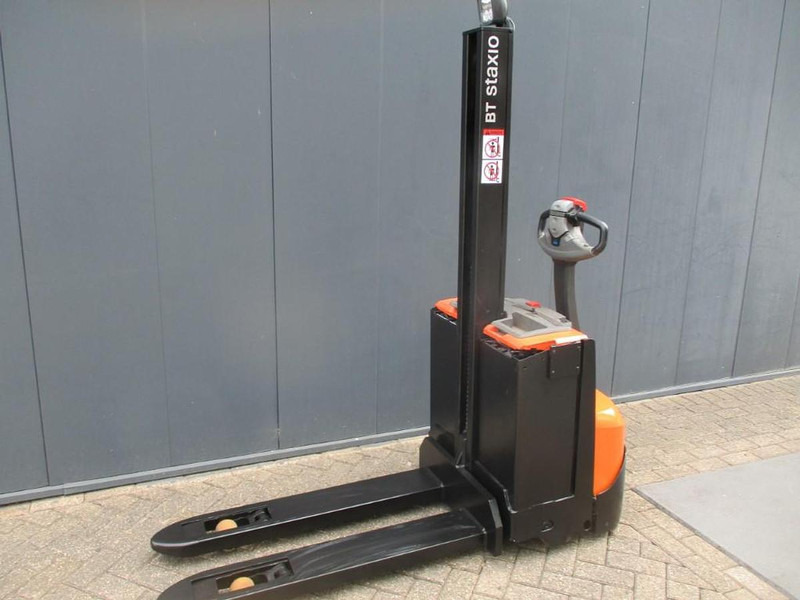 BT SWE 080L - Emelőtargoncá: 2 kép. BT SWE 080L - Emelőtargoncá: 2 kép.