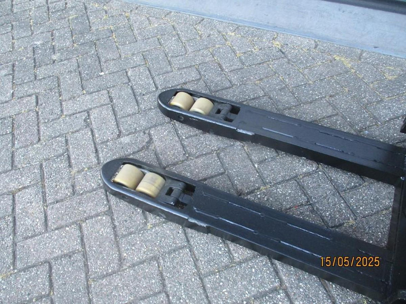 Emelőtargoncá BT SWE 200D: 8 kép.