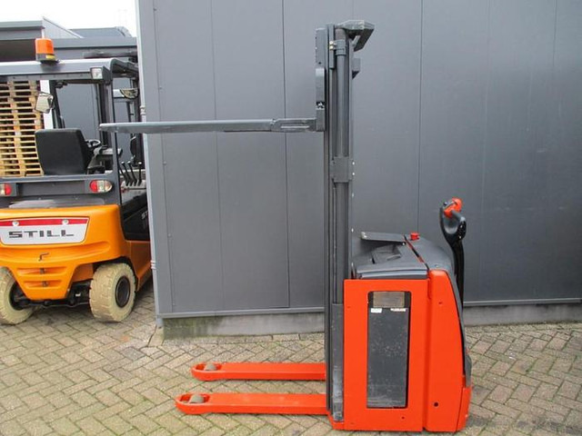 Linde L14 - Emelőtargoncá: 3 kép. Linde L14 - Emelőtargoncá: 3 kép.