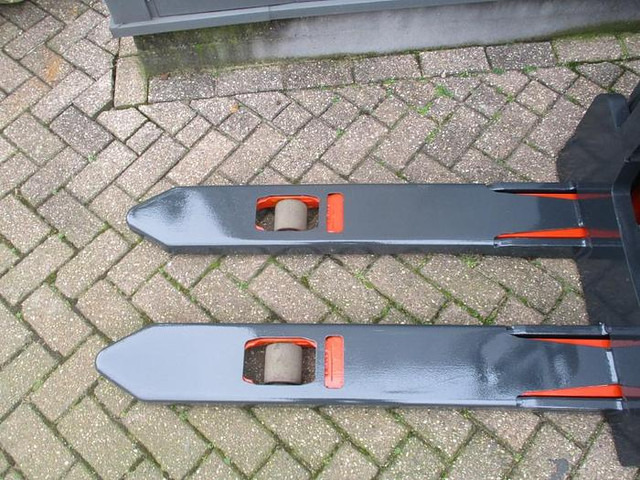 Linde L14 - Emelőtargoncá: 5 kép. Linde L14 - Emelőtargoncá: 5 kép.