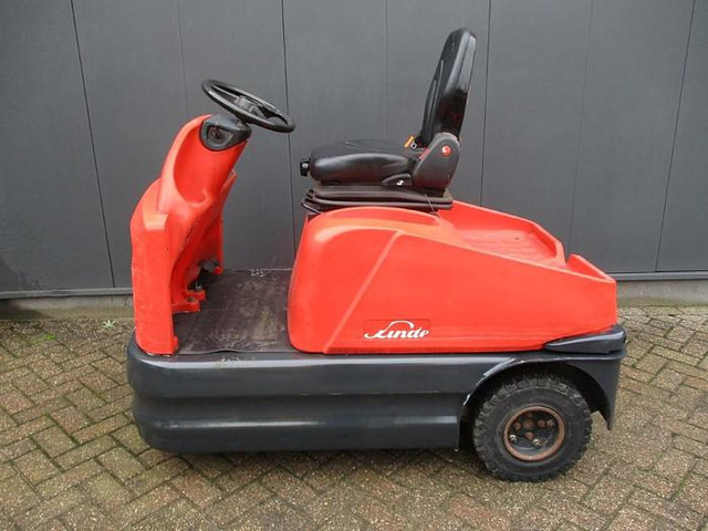 Linde P 60 - Elektromos vontató: 2 kép. Linde P 60 - Elektromos vontató: 2 kép.