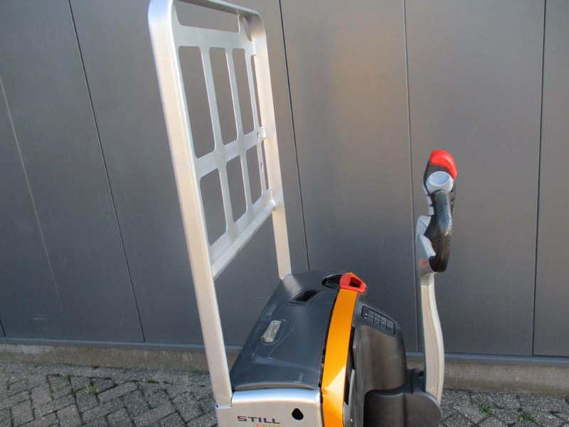 Kézi raklapemelő Still EXU16: 6 kép. Kézi raklapemelő Still EXU16: 6 kép.