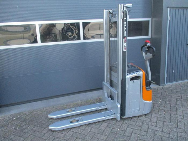 Still EXV 14C - Emelőtargoncá: 3 kép. Still EXV 14C - Emelőtargoncá: 3 kép.