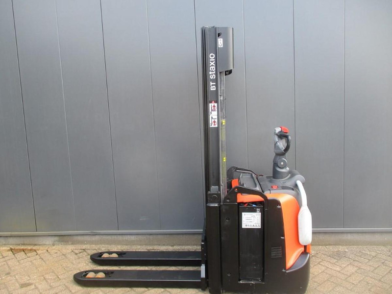 Toyota SPE 120L - Emelőtargoncá: 1 kép. Toyota SPE 120L - Emelőtargoncá: 1 kép.