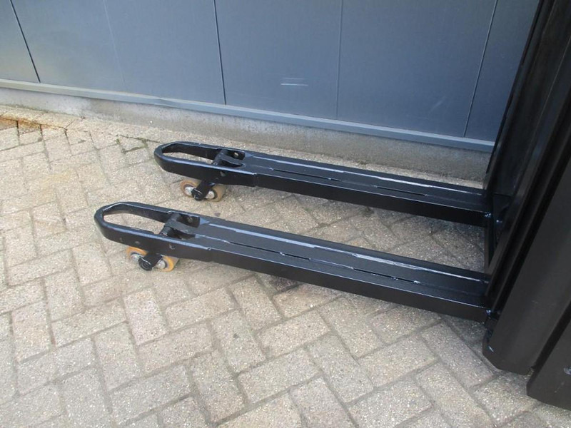 Toyota SPE 120L - Emelőtargoncá: 5 kép. Toyota SPE 120L - Emelőtargoncá: 5 kép.