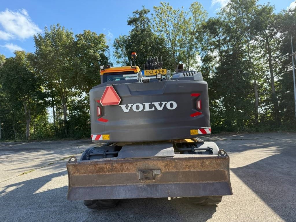 Volvo EWR 150 E - Gumikerekes kotró: 5 kép. Volvo EWR 150 E - Gumikerekes kotró: 5 kép.