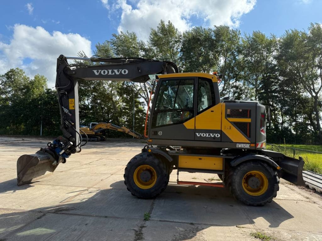 Volvo EWR 150 E - Gumikerekes kotró: 1 kép. Volvo EWR 150 E - Gumikerekes kotró: 1 kép.