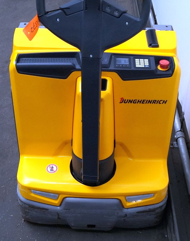 Jungheinrich EJE C20 - Kézi raklapemelő: 3 kép. Jungheinrich EJE C20 - Kézi raklapemelő: 3 kép.