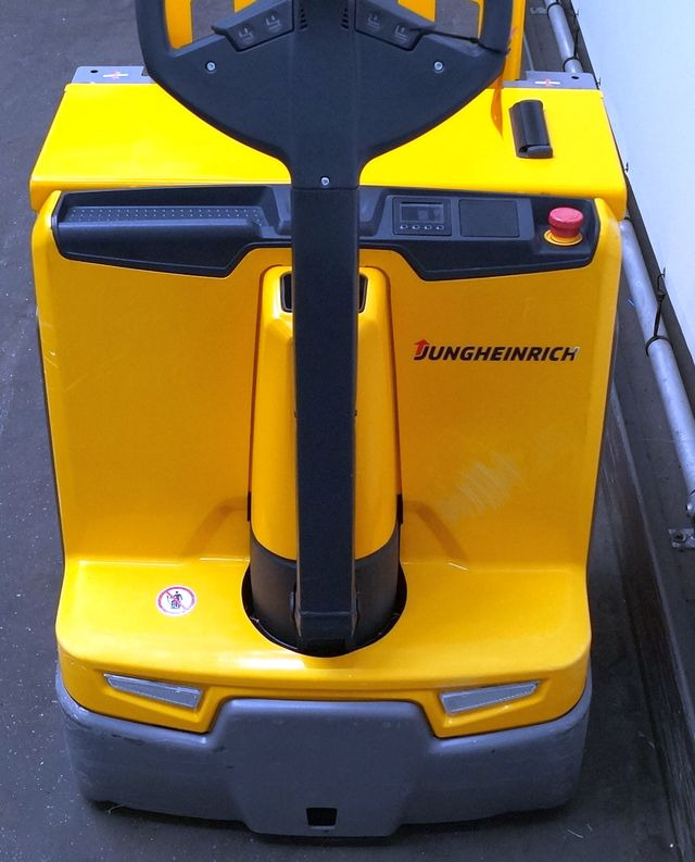 Jungheinrich EJE C20 - Kézi raklapemelő: 3 kép. Jungheinrich EJE C20 - Kézi raklapemelő: 3 kép.