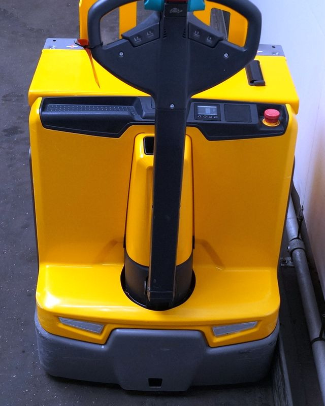 Jungheinrich EJE C20 - Kézi raklapemelő: 3 kép. Jungheinrich EJE C20 - Kézi raklapemelő: 3 kép.