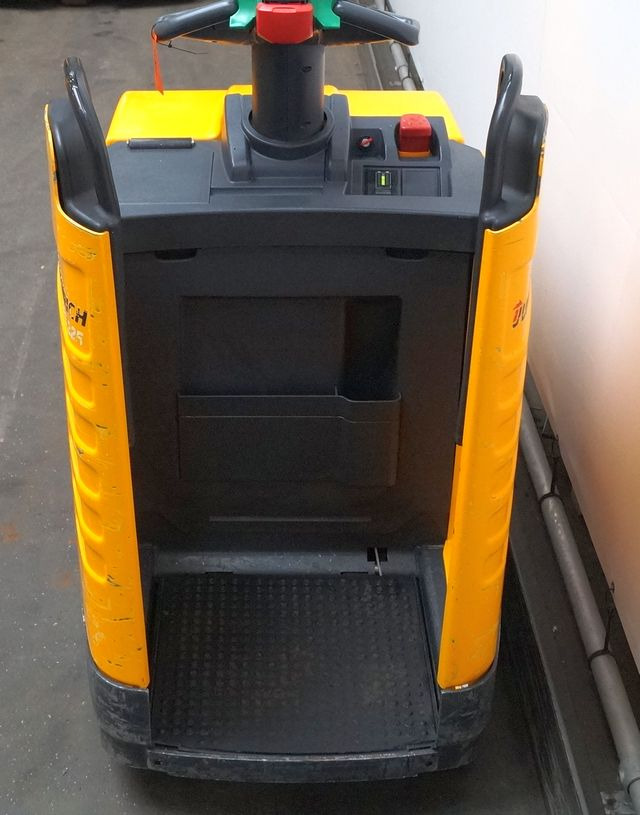 Jungheinrich ERE225 - Kézi raklapemelő: 3 kép. Jungheinrich ERE225 - Kézi raklapemelő: 3 kép.