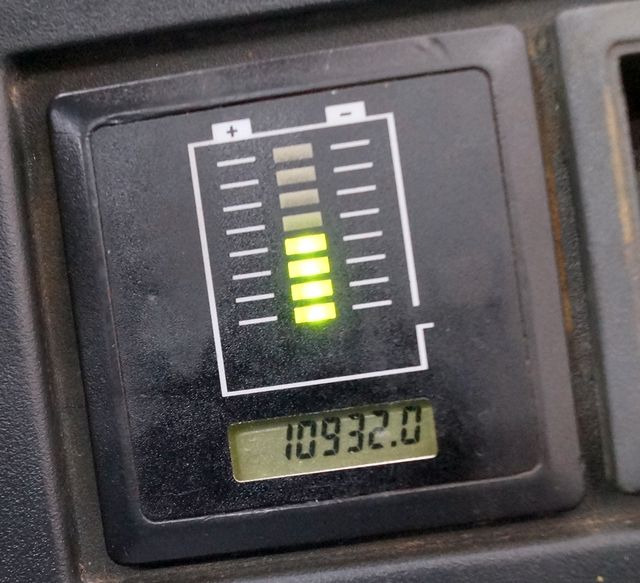 Jungheinrich ERE225 - Kézi raklapemelő: 4 kép. Jungheinrich ERE225 - Kézi raklapemelő: 4 kép.